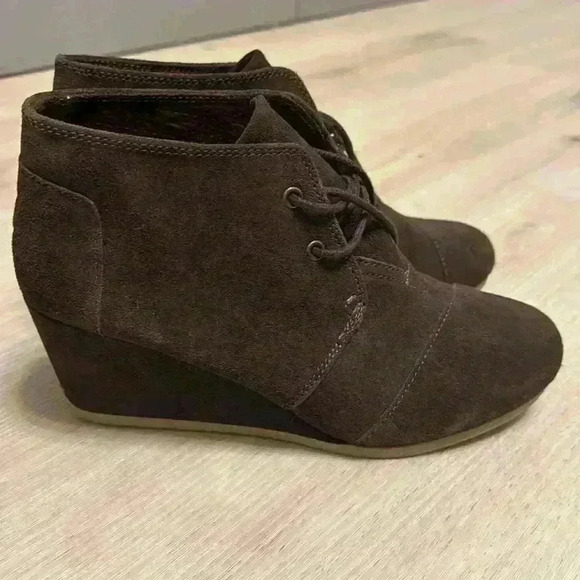 Never worn brown suede TOMS 'Desert' Wedge Bootie (Women) size 9.5W - Picture 5 of 5